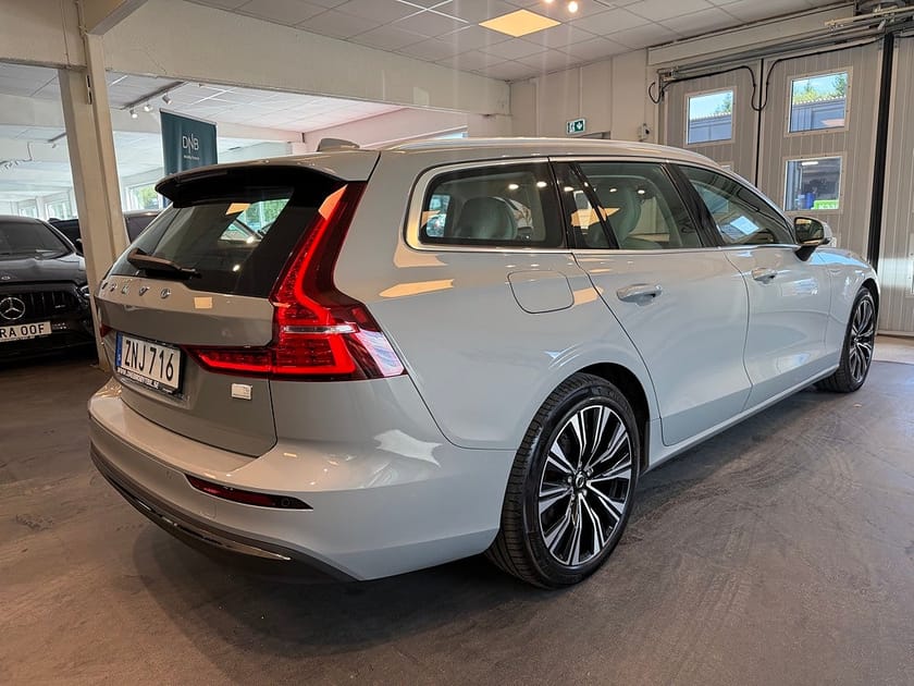 Bild 4 av Volvo V60 Recharge T6 AWD Core Edition Drag Gps Skinn Blis 398hk