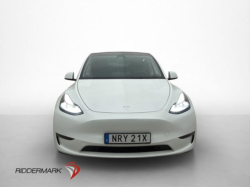 Bild 2 av Tesla Model Y Long Range AWD Autopilot Panorama Svensksåld