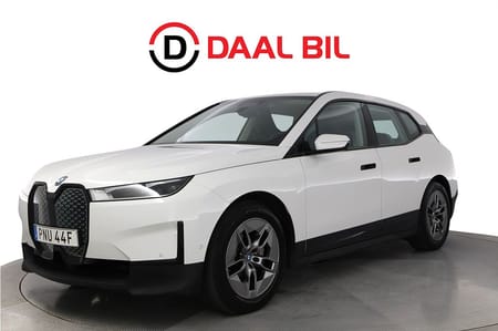 BMW iX xDrive40 326HK 76,6kWh DRAGKROK VÄRMARE NAVI B-KAM MOMS