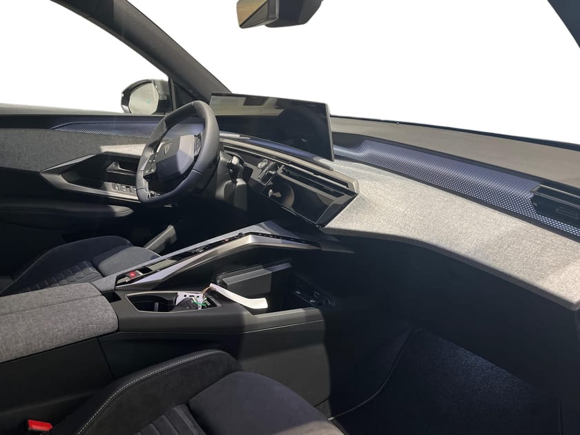Bild 4 av Peugeot E-3008 Long Range GT Ultimate 70 mil räckvidd - DEMOBIL