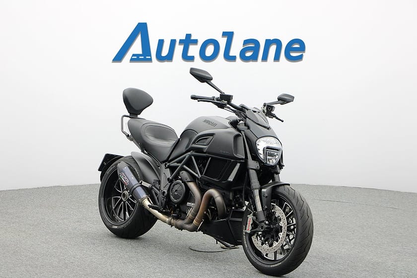Bild 1 av Ducati Diavel *Brembo, G.P.R Slip-On