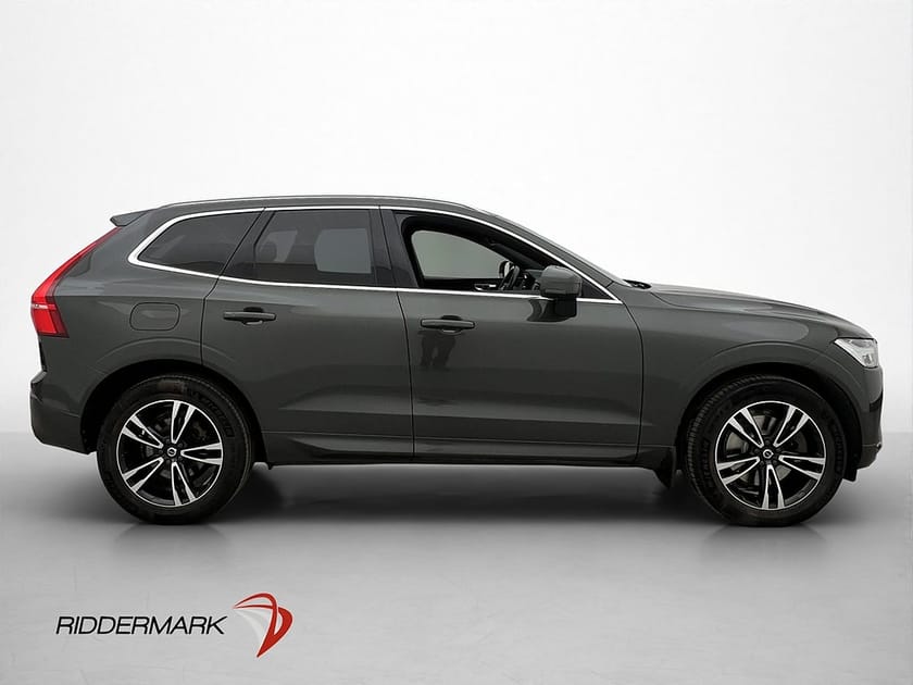 Bild 4 av Volvo XC60 B4 AWD 197hk Momentum Skinn H/K Värm Drag Kamera