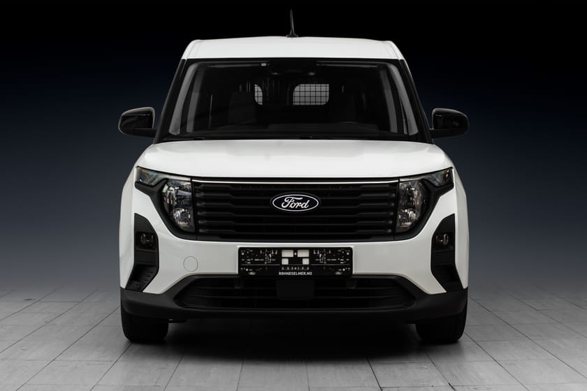 Bilde 3 av Ford Transit Courier Limited//Krok//LED