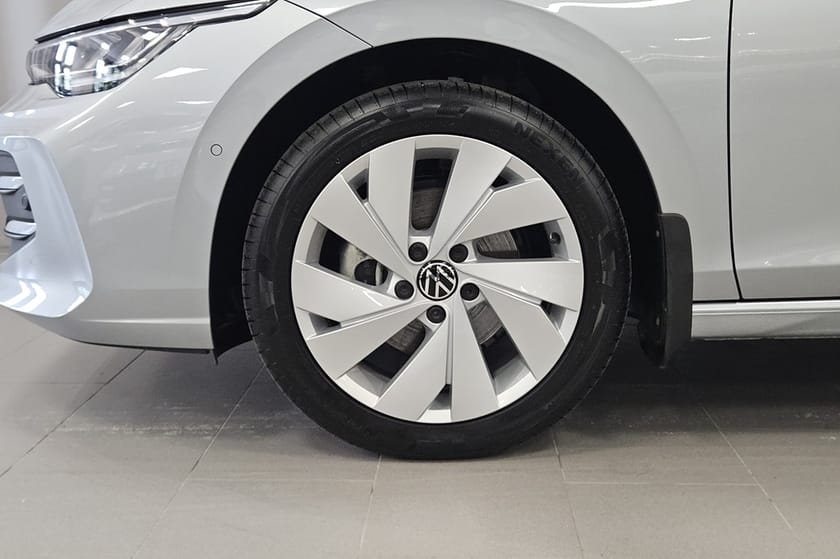 Bild 5 av Volkswagen Golf Life 1.5 eTSI 150HK Aut