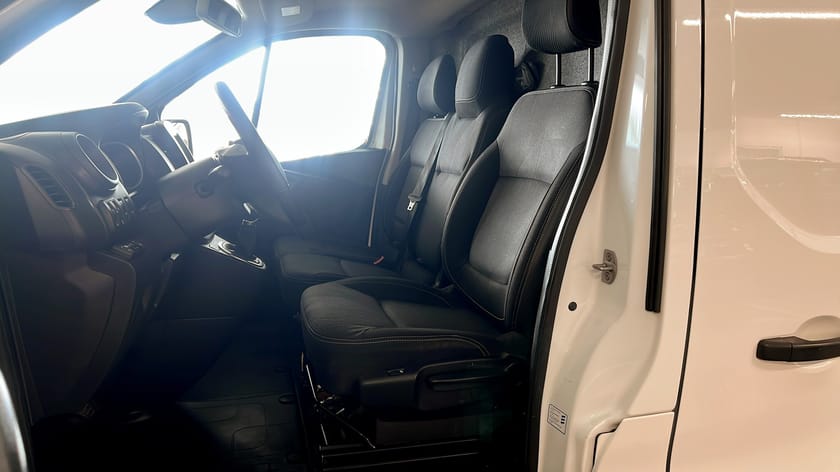 Bild 5 av Renault Trafic Skåpbil 2.0 dCi 145hk Kamera Värmare Dragkrok MOMS!