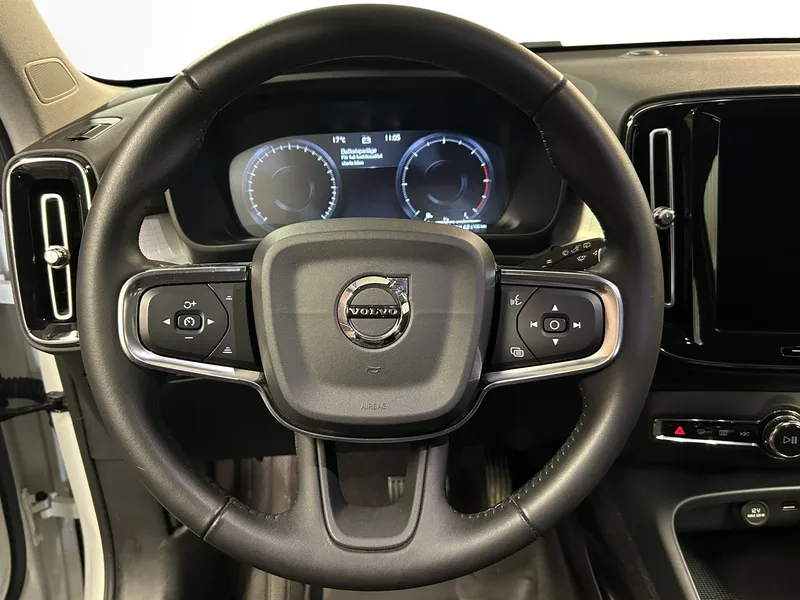 Bild 9 av 13 – Volvo XC40 D3 AWD Momentum Advanced