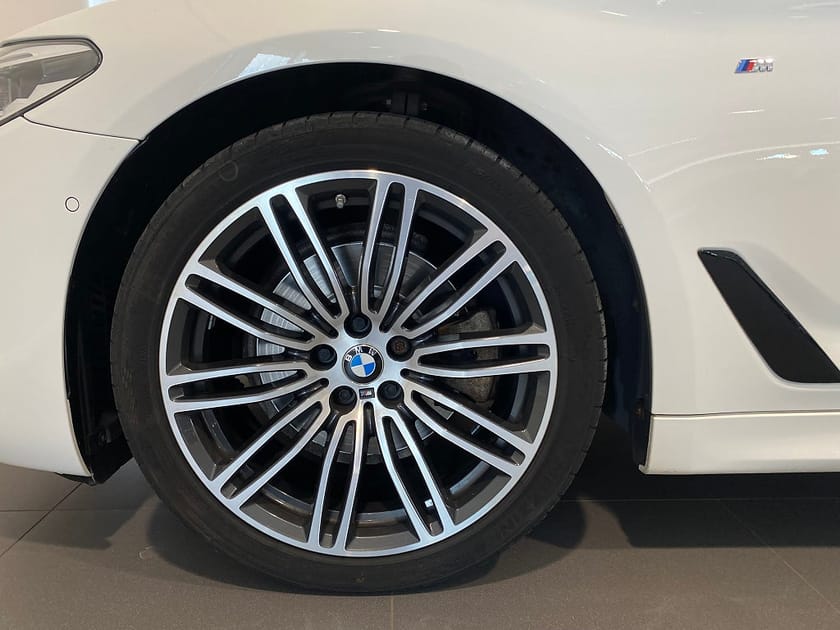 Bild 3 av BMW 520d xDrive Touring 520 Driving Assistant Head-up-display HiFi-högtalarsystem