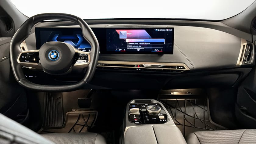 Bild 4 av BMW iX xDrive40 Sportpkt Driving Assist Pro Panorama 360 Kamera H/K