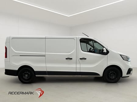 Renault Trafic Skåpbil L2 Värmare Drag CARPLAY B-Kamera MOMS