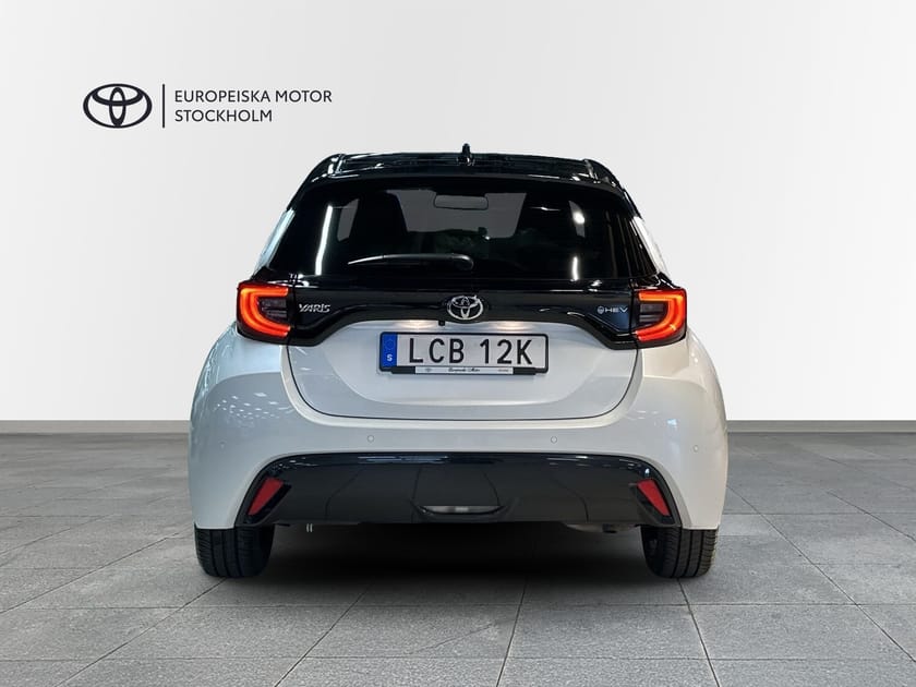 Bild 4 av Toyota Yaris Hybrid 130 1,5 HSD PREMIERE EDITION BI-TONE / HUD/JBL/V-Hjul