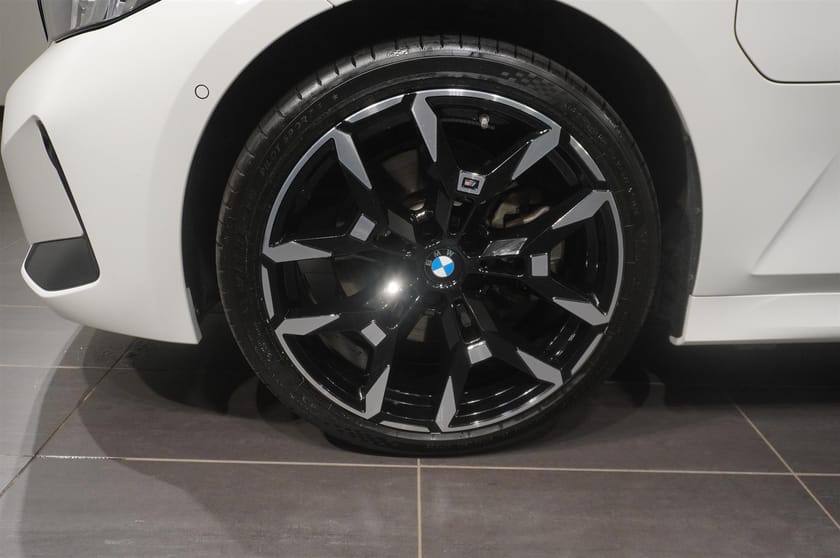 Bild 3 av BMW 330e xDrive Touring M-Sport Active Edition Aktiv Fart