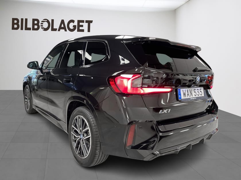 Bild 3 av BMW iX1 xDrive30 – M Sport Edition H&K/HUD/EL-STOLAR/DRAG/SKINN