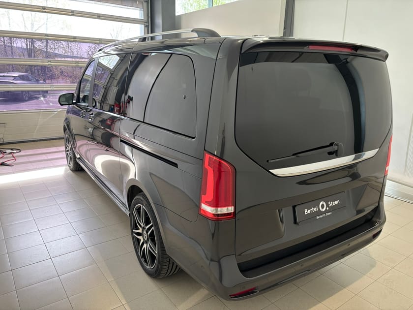 Bilde 4 av Mercedes-Benz V 300d 4MATIC 3.2t Burmester, 4x4, EL seter, Hengerfeste, Adaptiv cruise