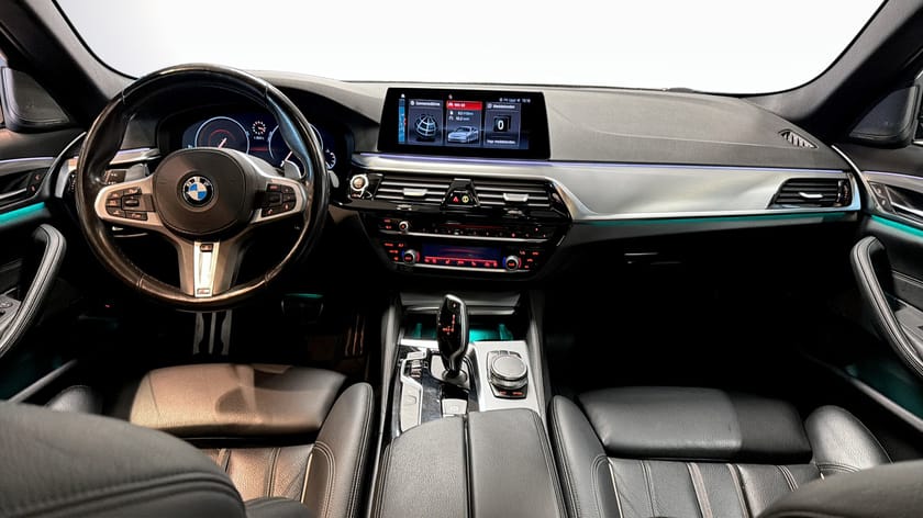 Bild 4 av BMW 530i xDrive Touring M-Sport Drag Pano Värmare Innovation