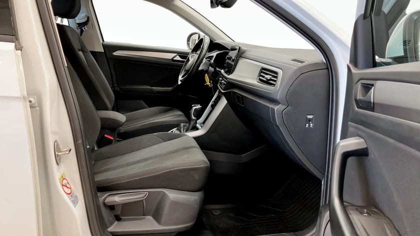 Bild 3 av Volkswagen T-Roc 1.5 TSI 150hk |Backkamera|