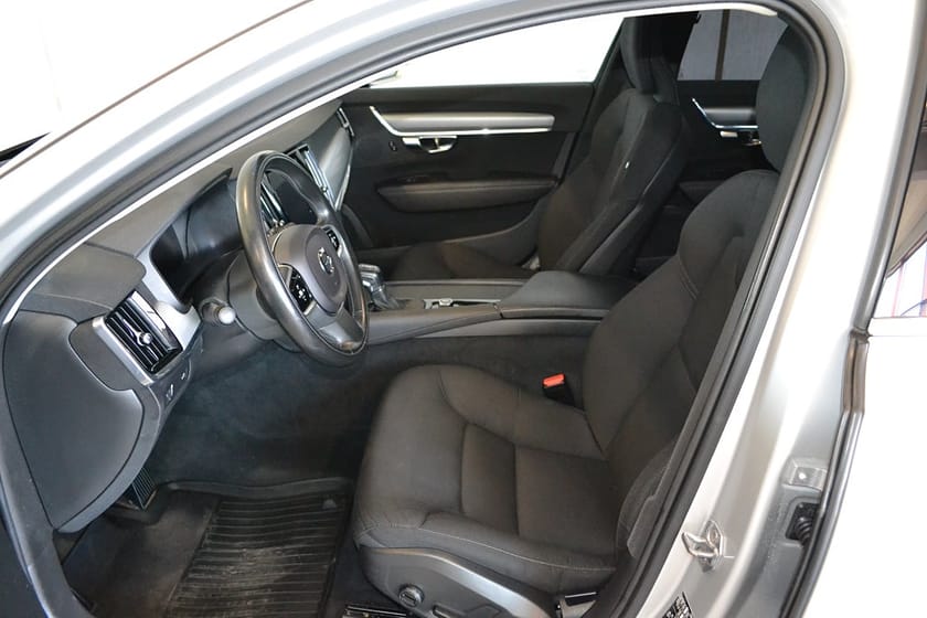 Bild 4 av Volvo V90 D4 AWD Aut Momentum Drag Navi