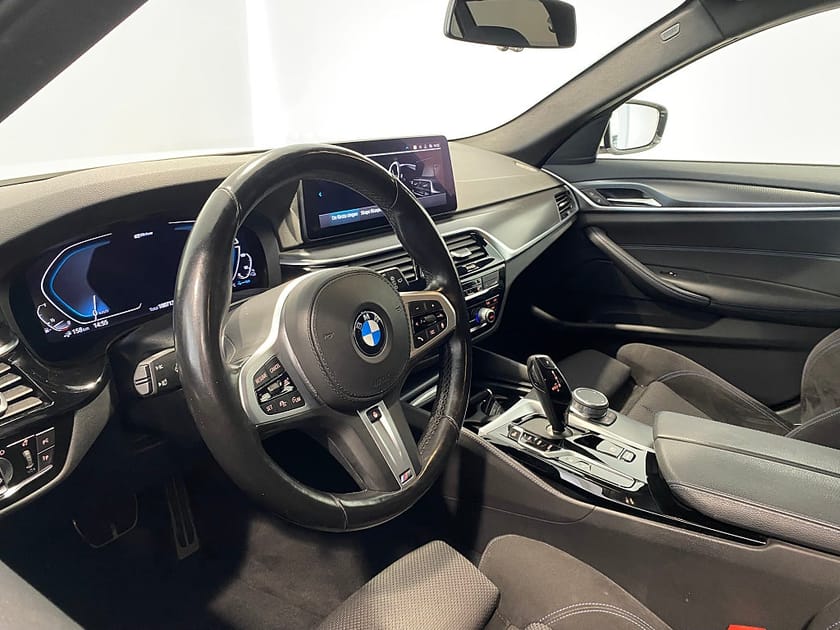 Bild 5 av BMW 530e Touring M-Sportpaket Parkeringsassistent Drag