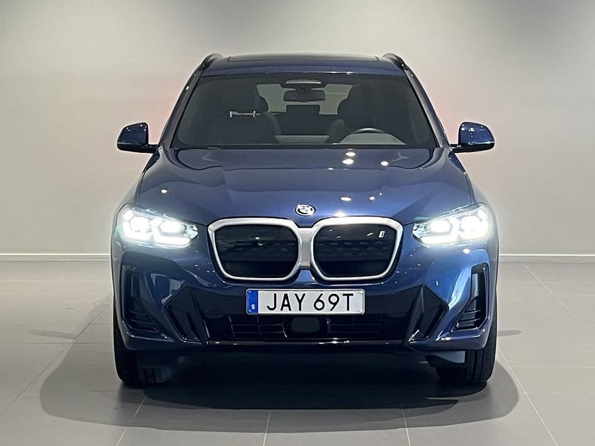 Bild 2 av BMW iX3 Charged M Sport Panorama Drag Elstolar minne AdptFarth