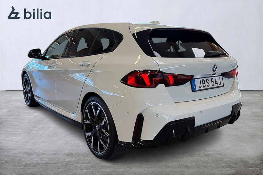 Bild 2 av BMW 120 M Sport H/K Panorama Rattvärme Backkamera
