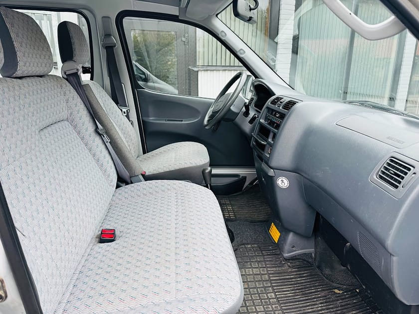 Bild 5 av Toyota HiAce Minibuss