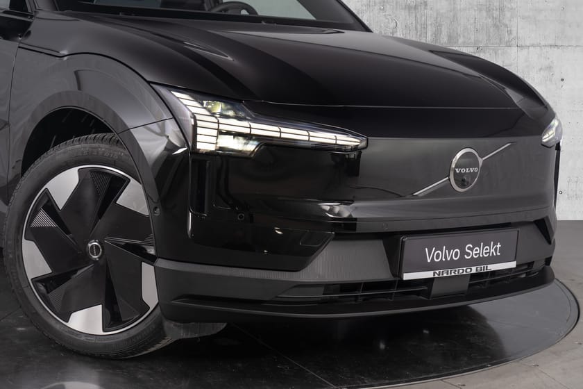 Bilde 3 av Volvo EX30 Twin Motor Performance 428 hk Ultra. Harman Kardon/Soltak/360 kam/aktive lys