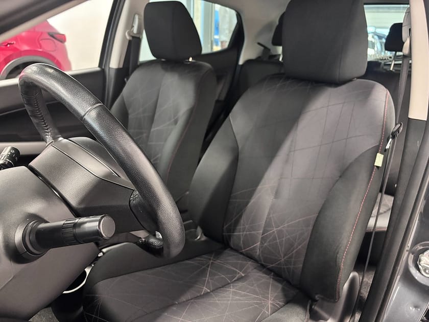 Bild 5 av Mazda 2 5-dörrar 1.3 MZR Spirit 84Hk Aux P-sensorer A/C