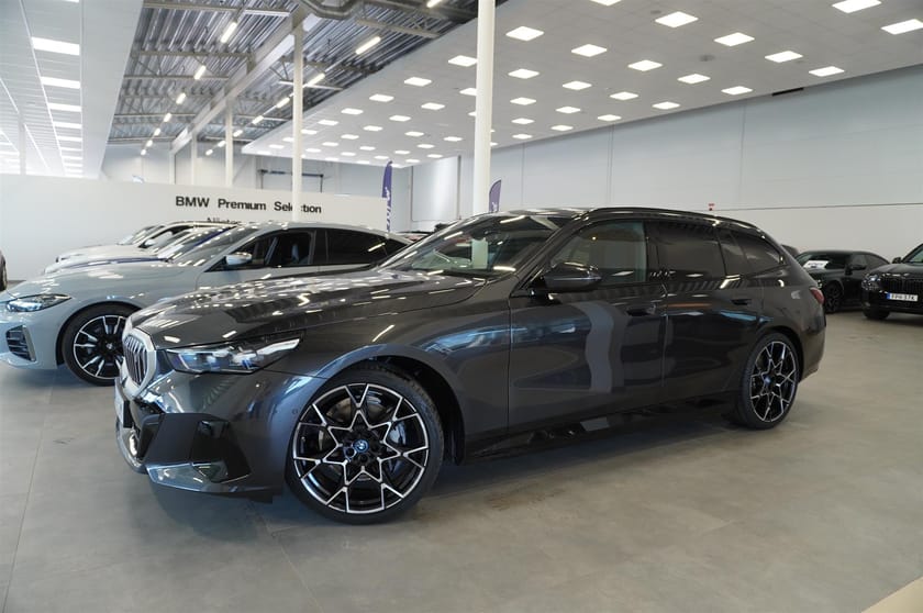 Bild 2 av BMW i5 eDrive40 Touring M Sport Active Ed Drag DA H K