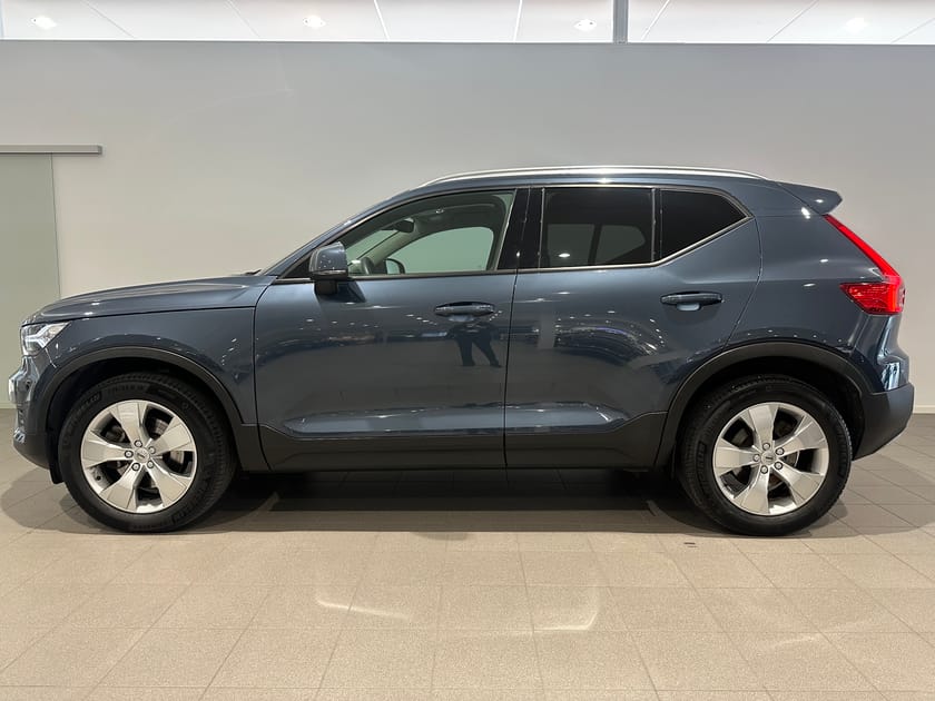Bild 3 av Volvo XC40 B4 II FWD Bensin MomAdv NaviPro Edt / Dragkrok / Backkamera