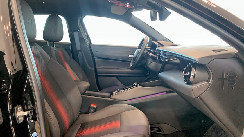Bild 3 av Alfa Romeo Junior Ibrida SPECIALE 136HP FWD TECNICA