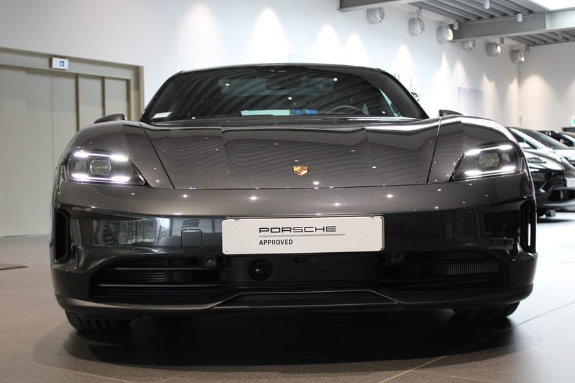 Bild 3 av Porsche Taycan Moms