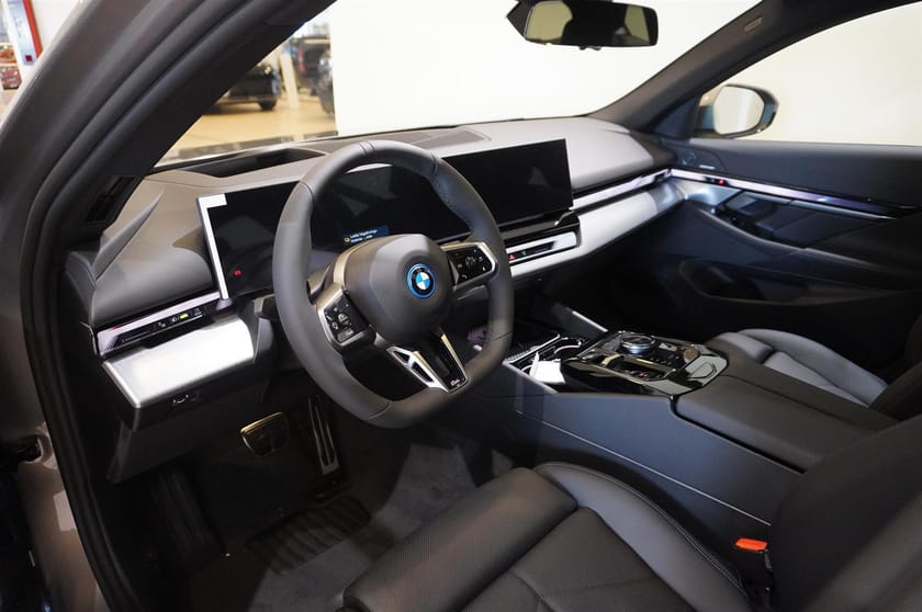 Bild 2 av BMW i5 xDrive40 Touring M Sport Pro Business Edition Drag DA H K