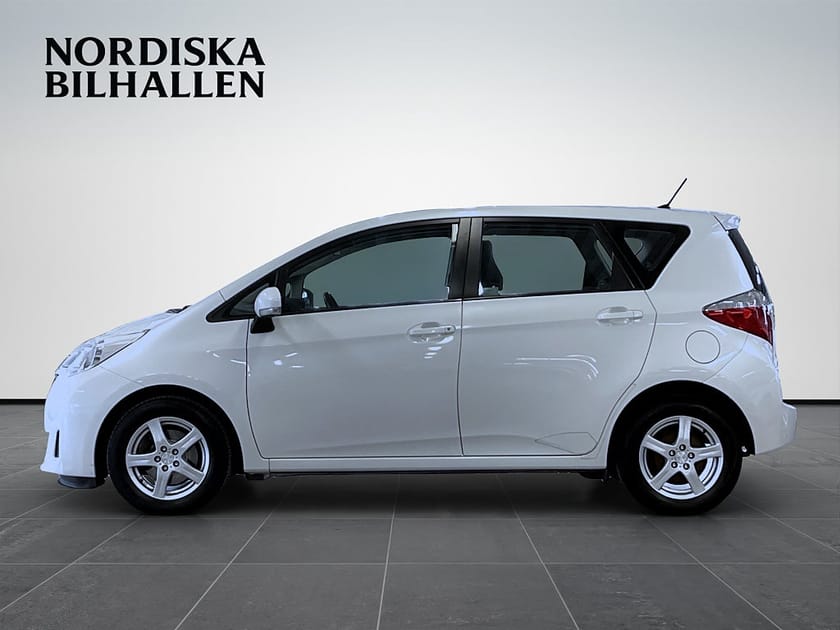 Bild 4 av Toyota Verso-S 1.33 Dual VVT-i Multidrive S Backkamera Bluetooth