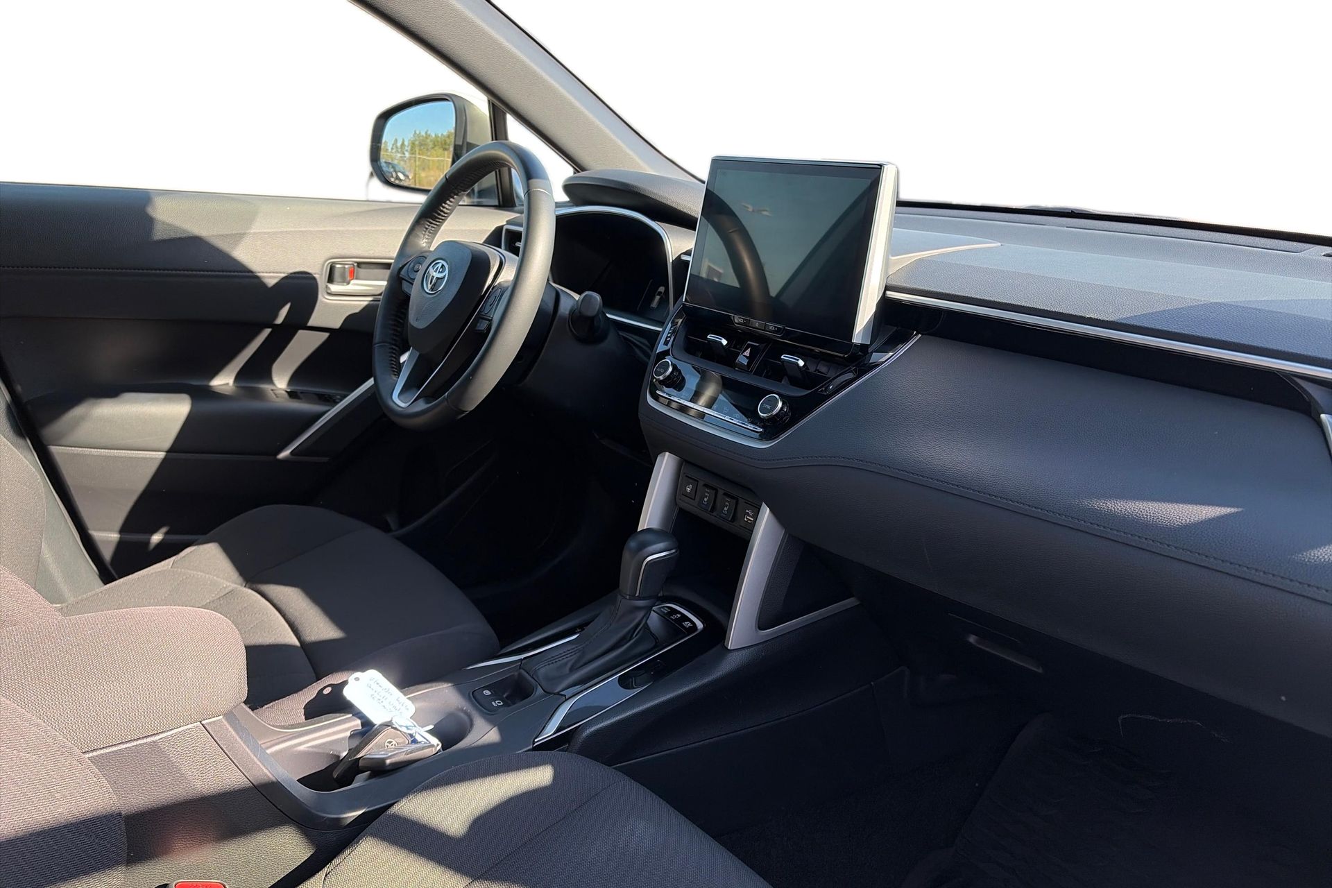 Toyota Corolla Cross Hybrid AWD-i 2023, photo 7/10