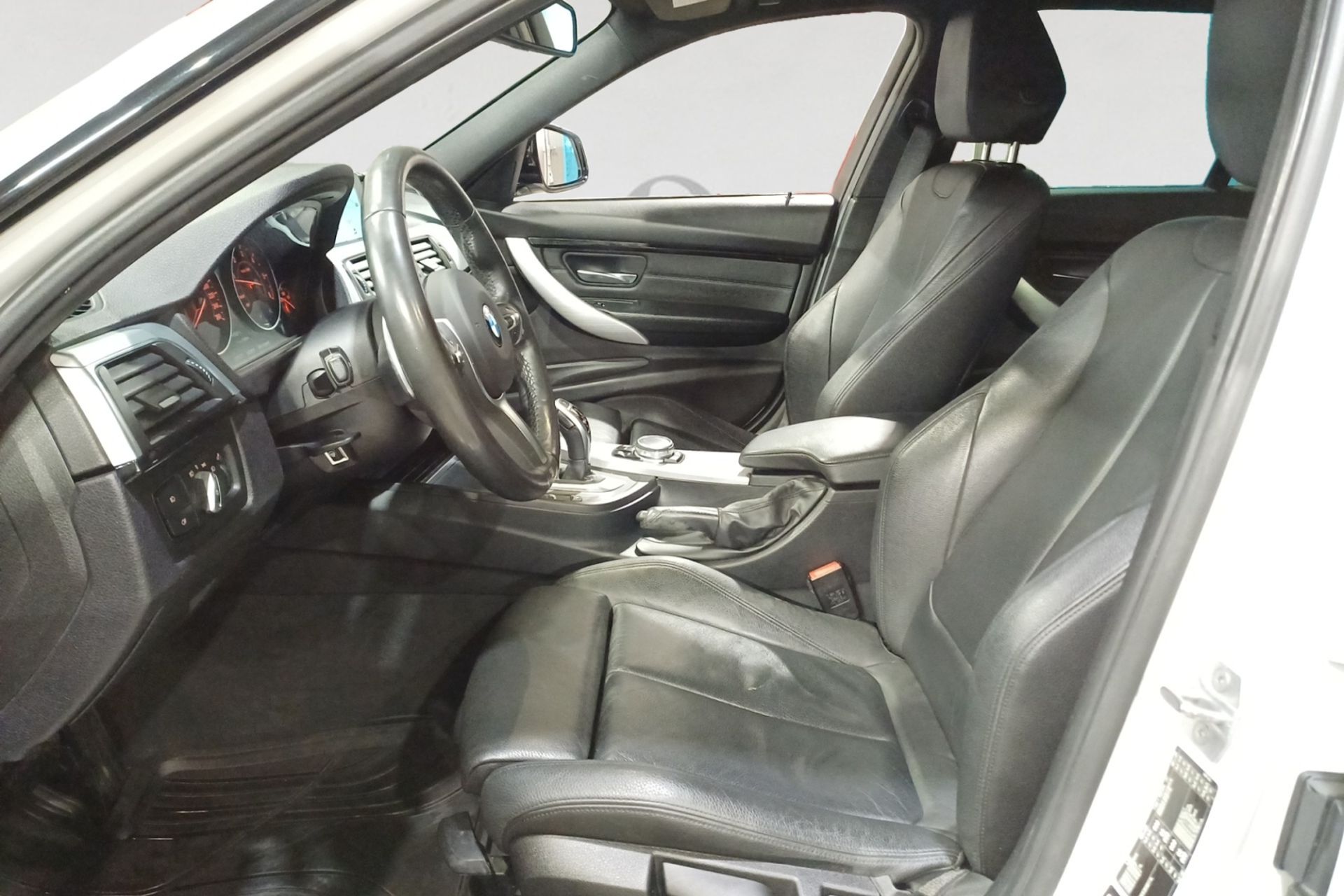 BMW 320 d xDrive Touring 2017, bild 3/28
