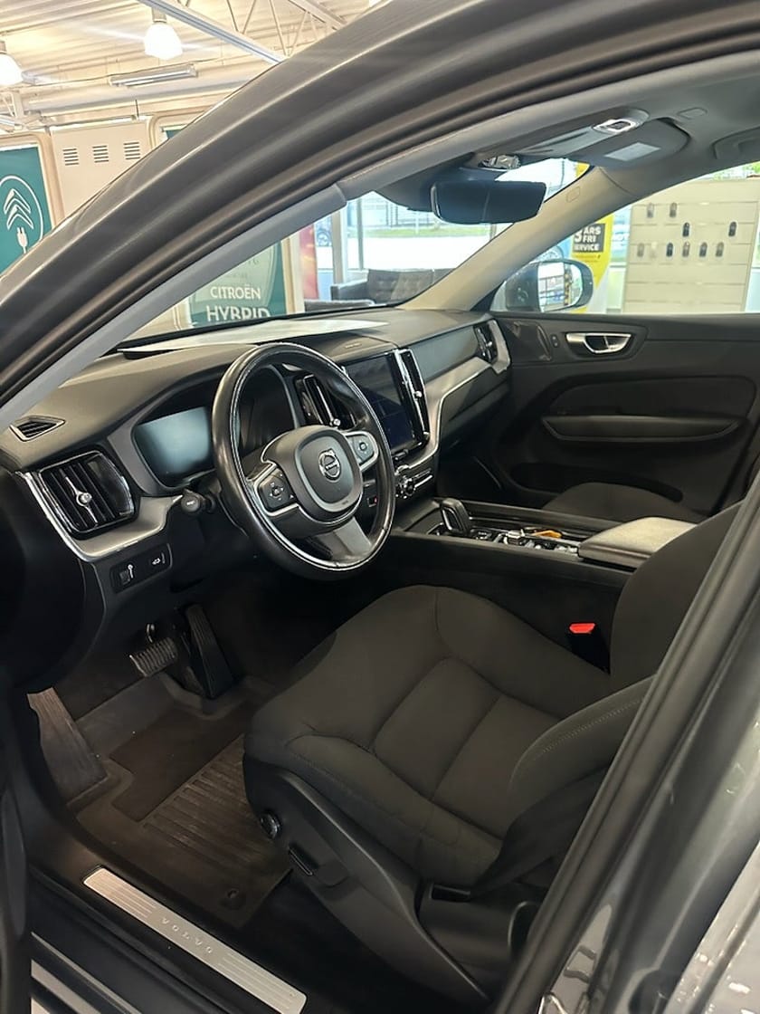 Bild 3 av Volvo XC60 B4 AWD AUT Momentum Advanced / Harman & Kardon