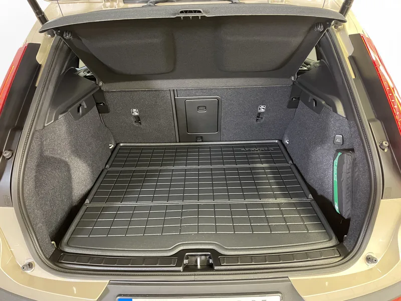 Bild 14 av 16 – Volvo XC40 B4 FWD Bensin Plus Dark