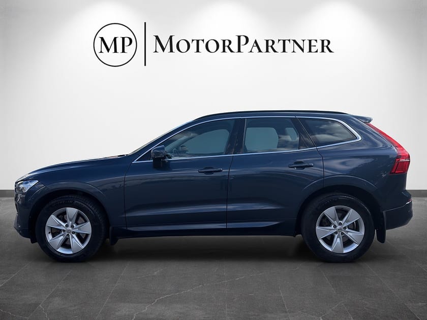 Bild 4 av Volvo XC60 B4 AWD Momentum Advanced Edition Skinn Drag Nav MOMS