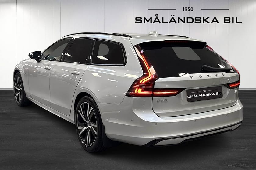 Bild 3 av Volvo V90 Recharge T8 AWD Geartronic R-Design Panorama Drag