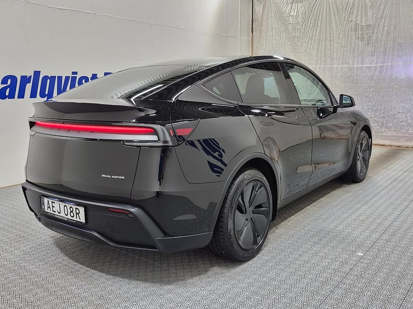 Bild 3 av Tesla Model Y Long Range AWD 514HK 4x4 Panorama Läder