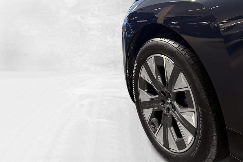 Bilde 2 av BMW iX xDrive40 FullyCharged Panorama, SportsPakke. Krok