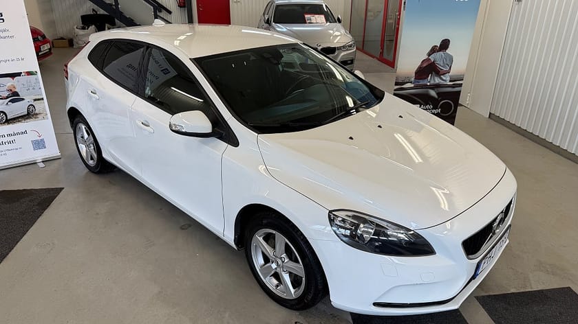 Bild 2 av Volvo V40 D2 Geartronic, 120hk Kinetic, Drag *Drag*