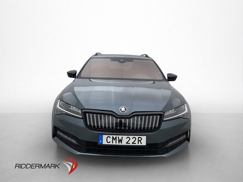 Bild 2 av Škoda Superb iV Kombi Skoda Plug-in 218hk Sportline Pano Cockpit 360°