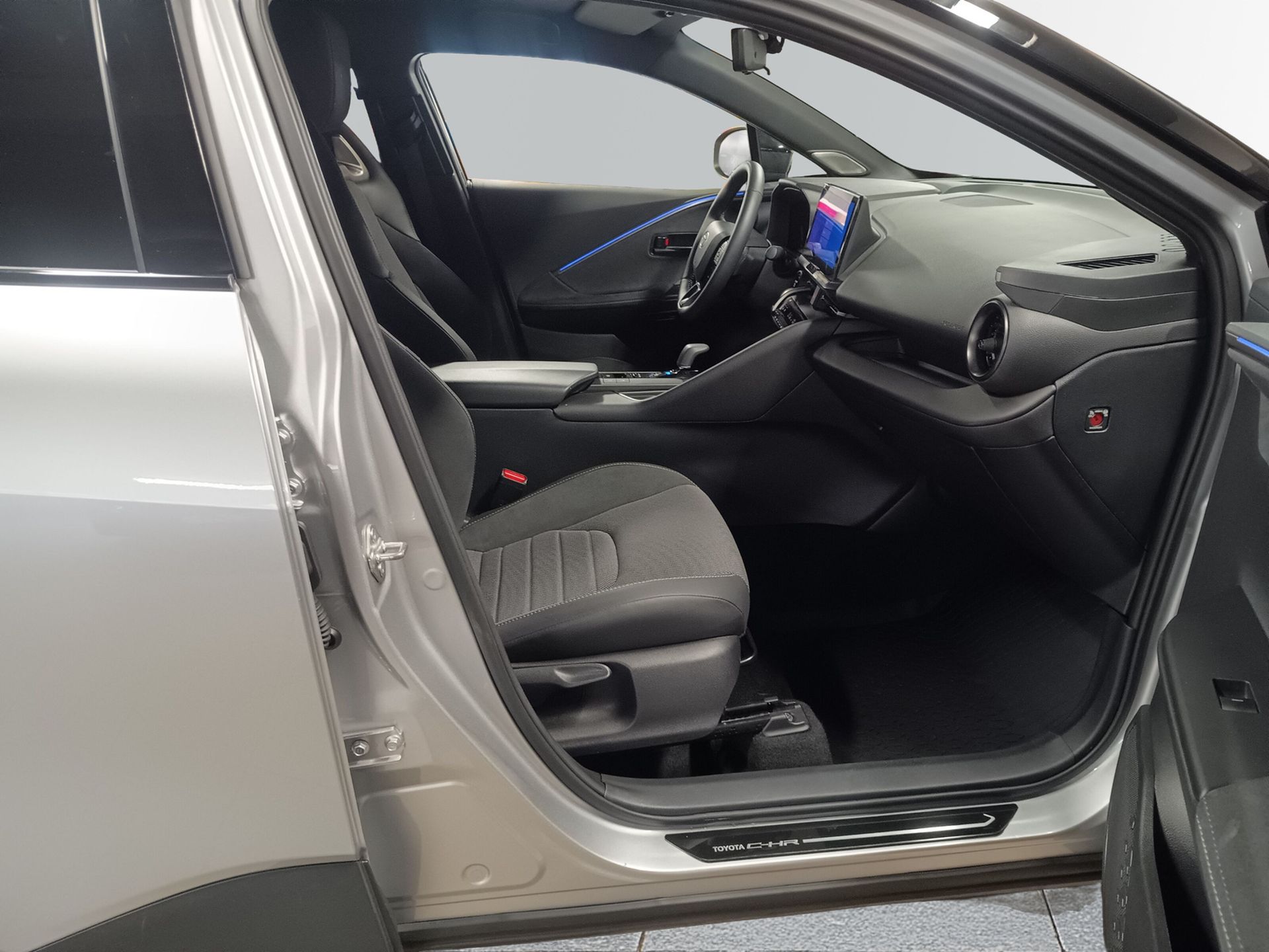 Toyota C-HR 1,8 HYBRID EXECUTIVE 2024, bild 7/10