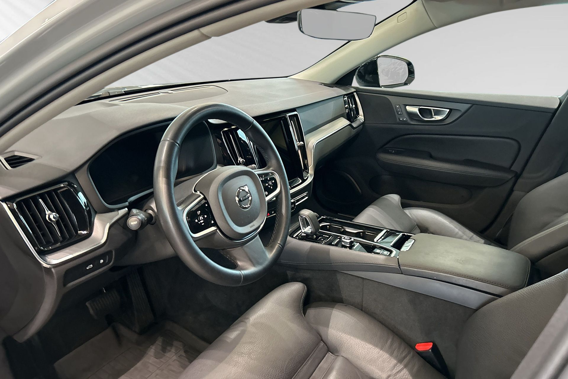 Volvo V60 T6 Plus Dark Nordic Edition 2026, photo 7/10