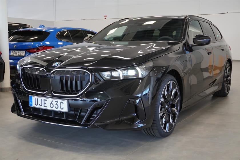Bild 2 av BMW 530e xDrive Touring M-Sport Pro Supercharged B W DAP 21