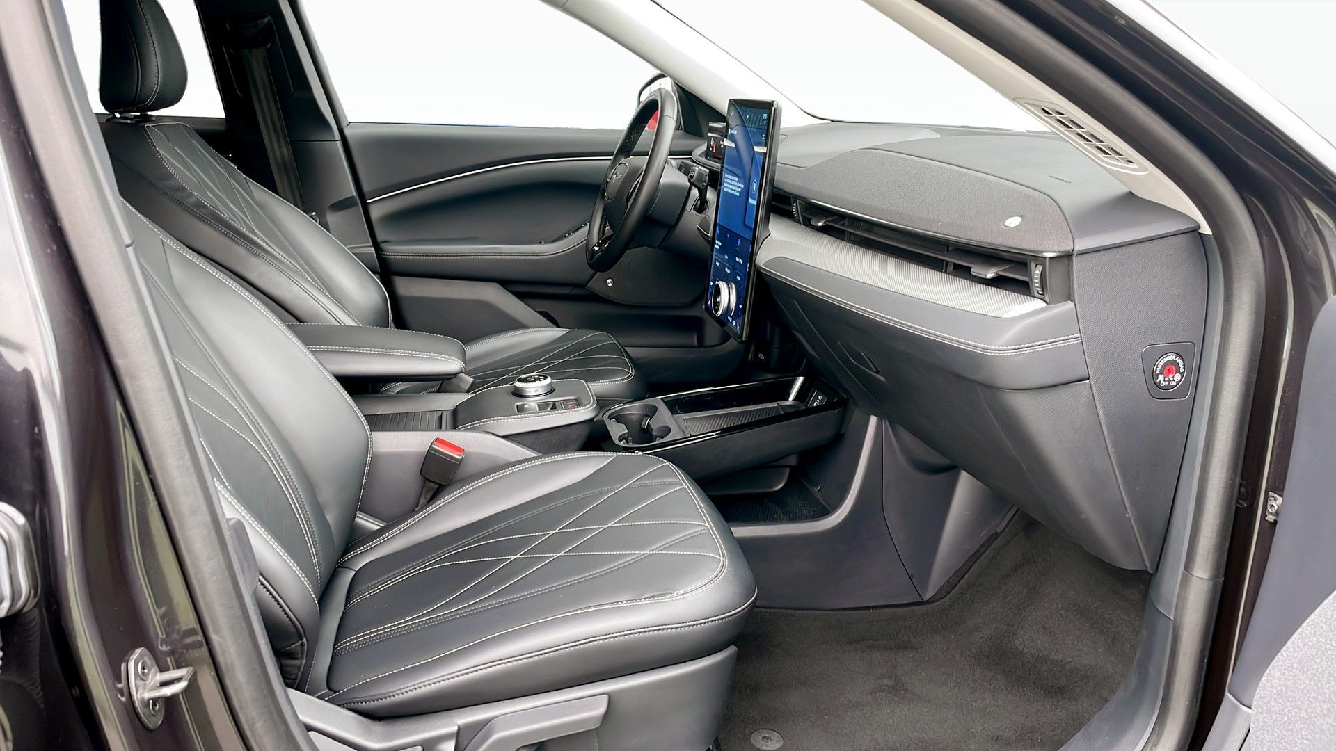 Ford Mustang Mach-E Standard Range 2022, bild 3/9