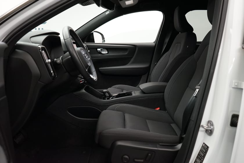Bild 5 av Volvo XC40 Recharge Plus Edition, Förarstol elmanövrerad, Navigation, Dragkrok