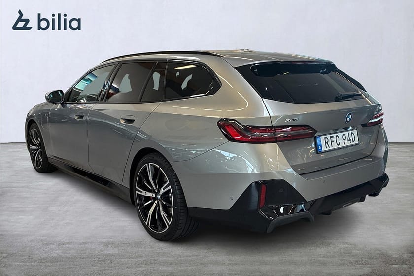 Bild 2 av BMW 530e xDrive Touring M Sport PRO H/K Innovation Travel Drag