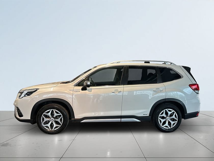 Bild 4 av Subaru Forester e-Boxer XFuel Lineartronic MOMS/MoK/Kamera/SoV/Ad.Fhåll