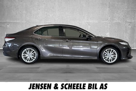 Toyota Camry Hybrid Platinum,  Motorvarmer, HUD, Skinn, JBL.
